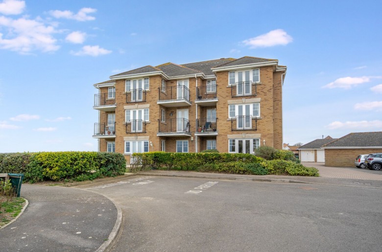Click the photo for more details of Thompson Road, Middleton-On-Sea, PO22