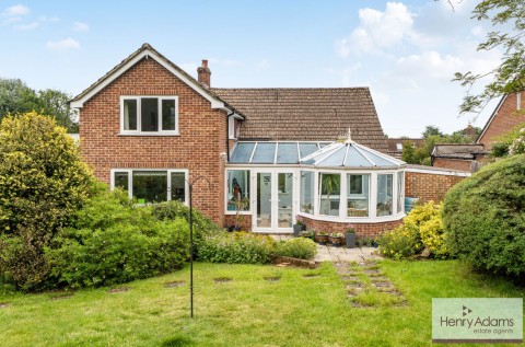 Click the photo for more details of Pulens Lane, Petersfield, GU31