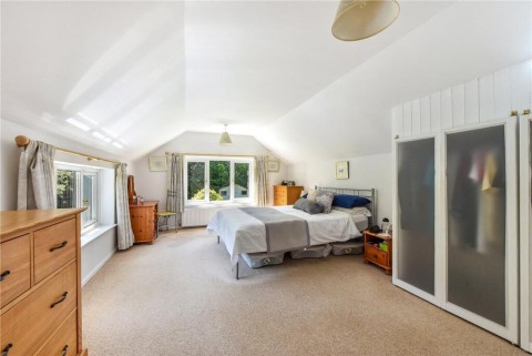 Click the photo for more details of Pulens Lane, Petersfield, GU31