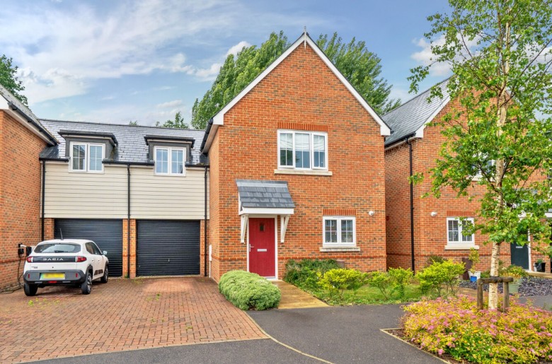 Click the photo for more details of Priors Orchard, Southbourne, PO10