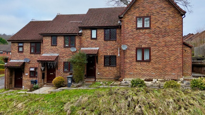 Click the photo for more details of Mill Close, Haslemere, GU27