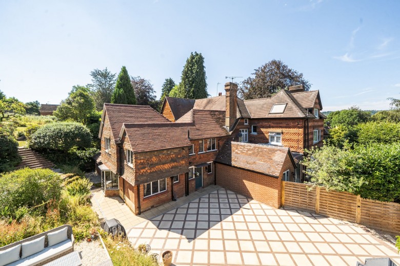 Click the photo for more details of Courts Mount Road, Haslemere, GU27