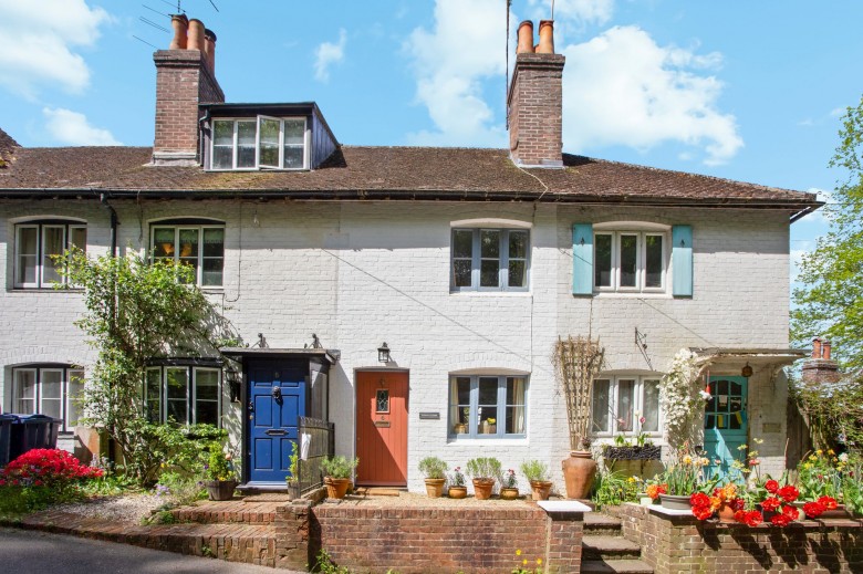 Click the photo for more details of Sandrock, Haslemere, GU27