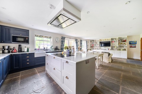 Click the photo for more details of London Road, Coldwaltham, RH20