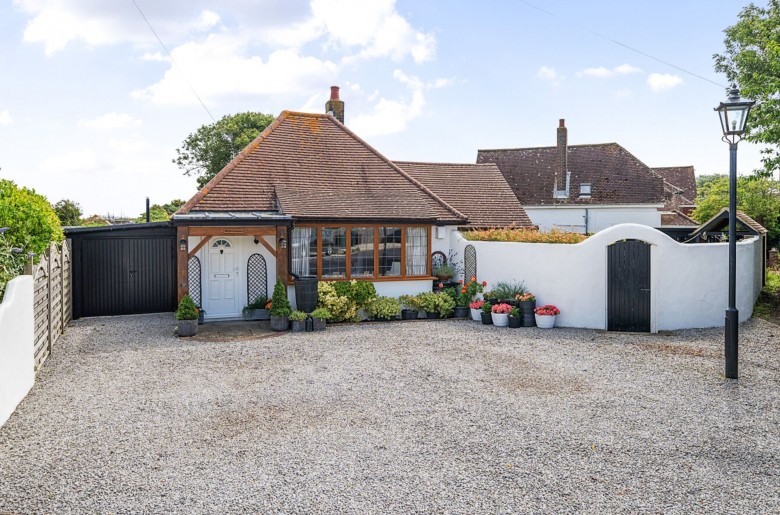 Click the photo for more details of Barn Road, East Wittering, PO20