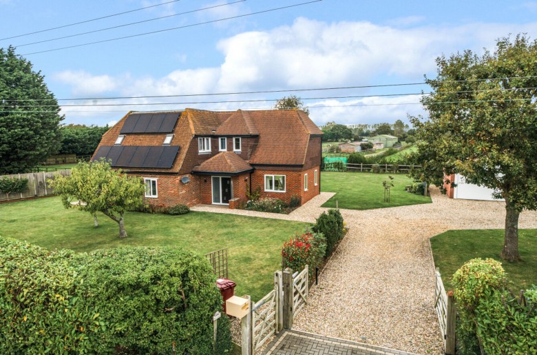 Click the photo for more details of First Avenue, Batchmere, PO20