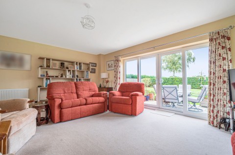 Click the photo for more details of First Avenue, Batchmere, PO20