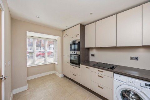 Click the photo for more details of Longhurst Avenue, Horsham, RH12