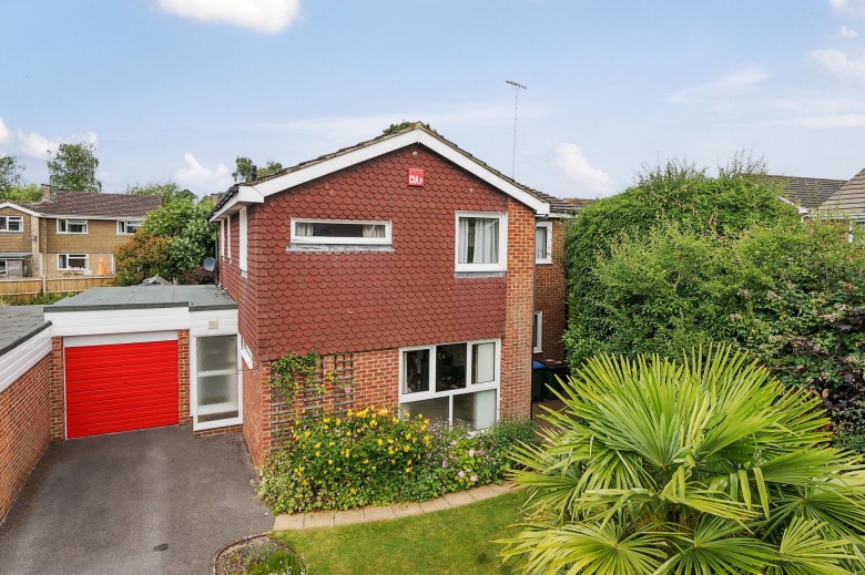 Click the photo for more details of Broomfield Drive, Billingshurst, RH14
