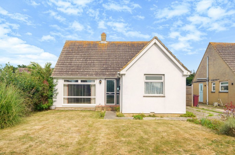 Click the photo for more details of Sunnymead Close, Selsey, PO20