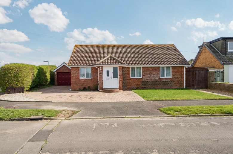 Click the photo for more details of Chichester Way, Selsey, PO20