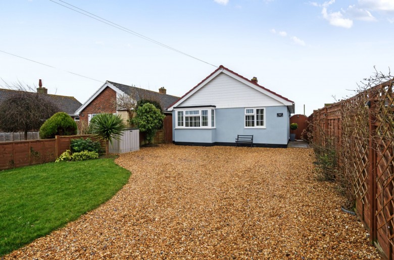 Click the photo for more details of Green Lane, Selsey, PO20