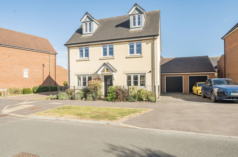 Click the photo for more details of Heron Close, Shopwhyke Lakes, PO20