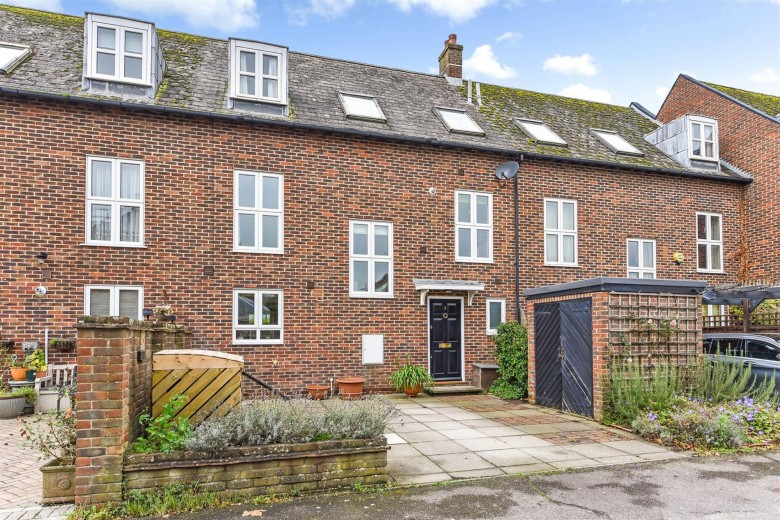 Click the photo for more details of Jubilee Terrace, Chichester, PO19