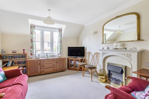 Click the photo for more details of High Street, Billingshurst, RH14
