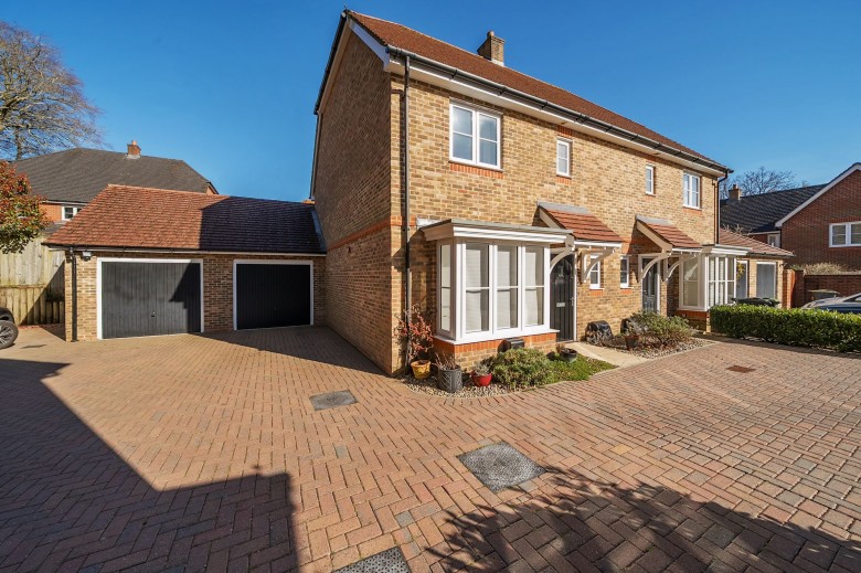 Click the photo for more details of Oaktree Drive, Emsworth, PO10