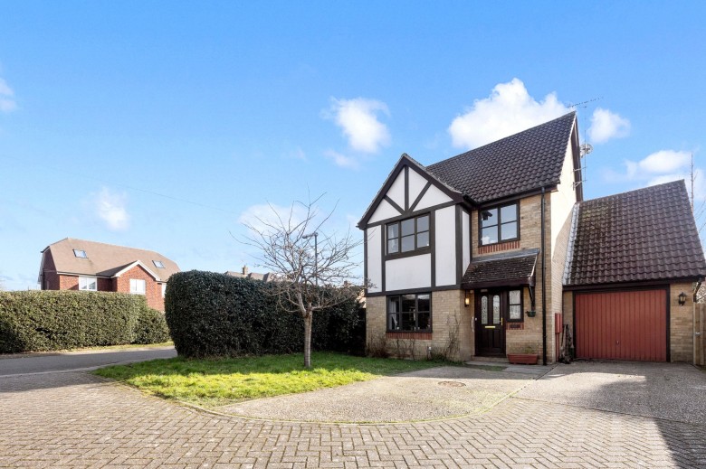 Click the photo for more details of Comptons Lane, Horsham, RH13