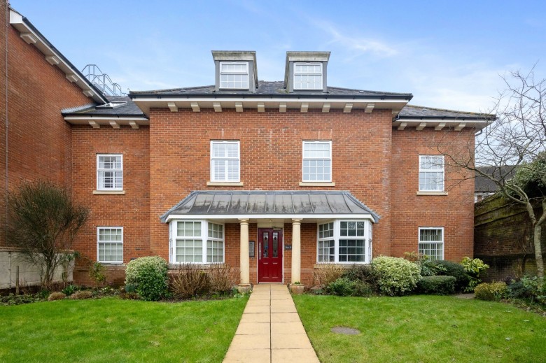 Click the photo for more details of Potters Place, Horsham, RH12