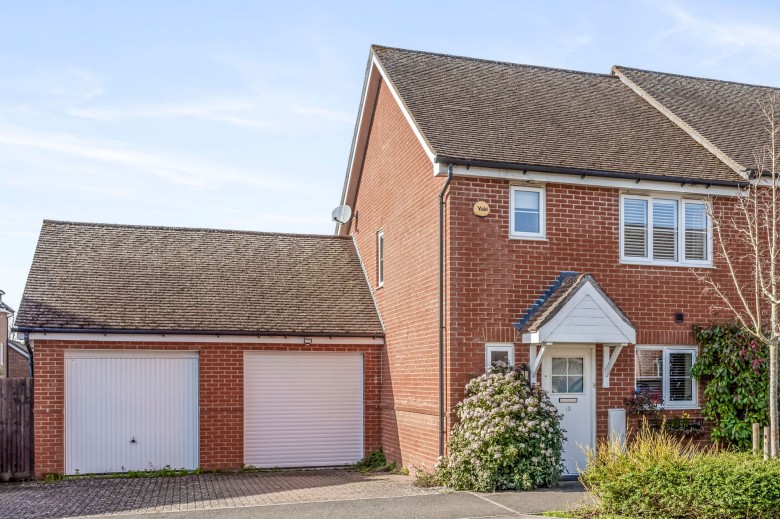 Click the photo for more details of Pelling Way, Broadbridge Heath, RH12