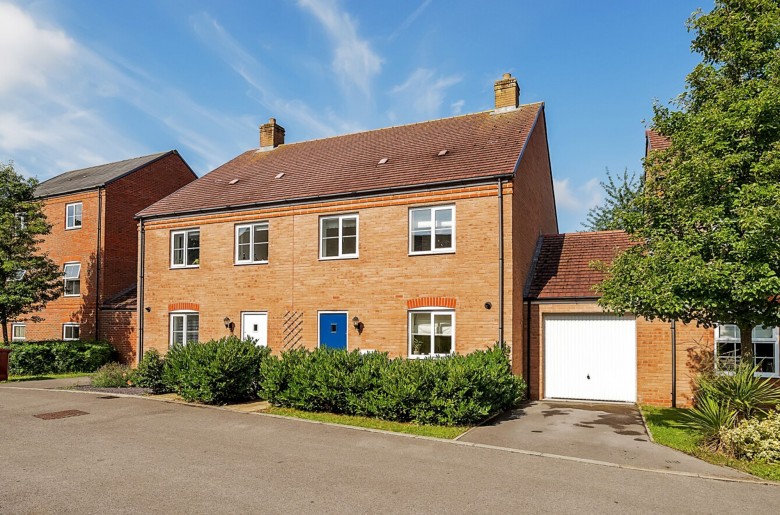 Click the photo for more details of Baileys Way, Hambrook, PO18