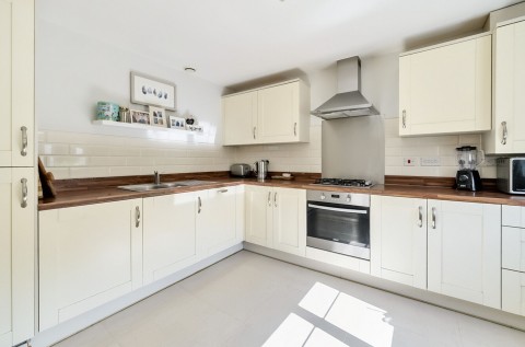 Click the photo for more details of Baileys Way, Hambrook, PO18
