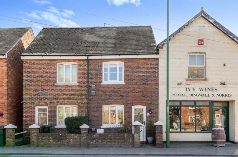 Click the photo for more details of Main Road, Emsworth, PO10