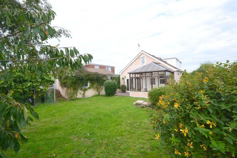Click the photo for more details of Inlands Road, Nutbourne, PO18