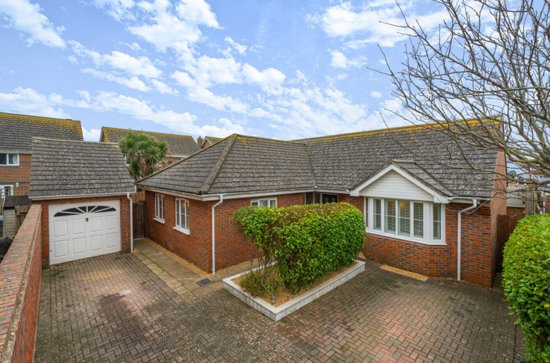 Click the photo for more details of Mere Close, Bracklesham Bay, PO20