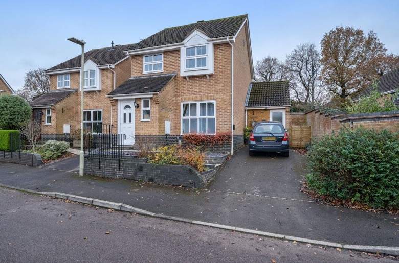 Click the photo for more details of Kennet Road, Petersfield, GU31