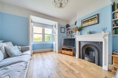 Click the photo for more details of Osborne Road, Petersfield, GU32