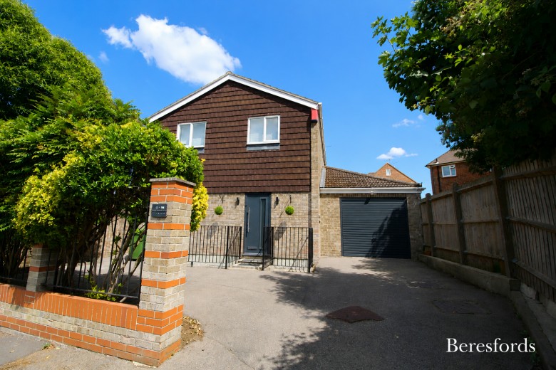 Click the photo for more details of Hamilton Crescent, Brentwood, Essex