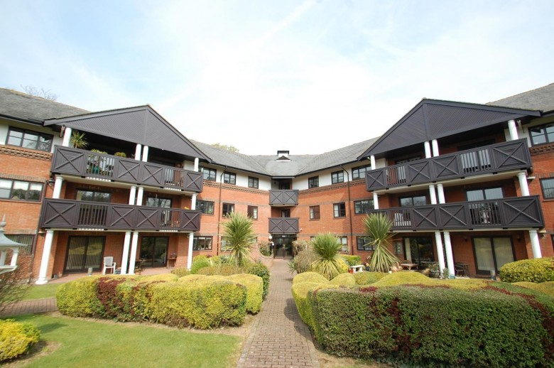 Click the photo for more details of Poplar Drive, Brentwood, Essex