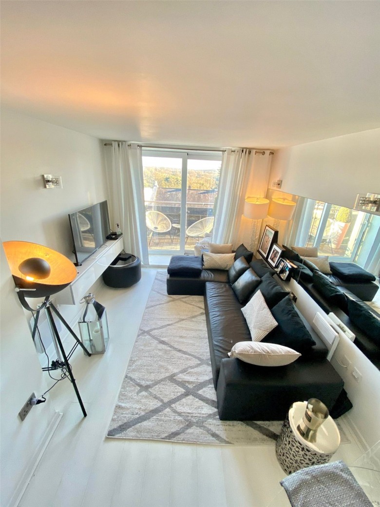 Click the photo for more details of New Road, Brentwood, Essex