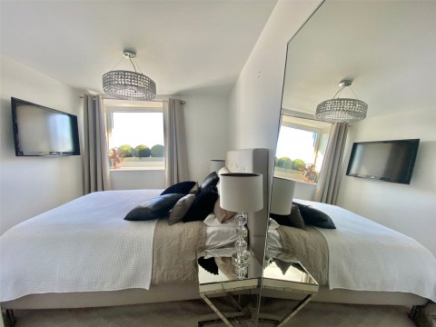 Click the photo for more details of New Road, Brentwood, Essex