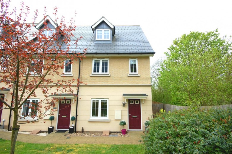 Click the photo for more details of De Paul Way, Brentwood, Essex