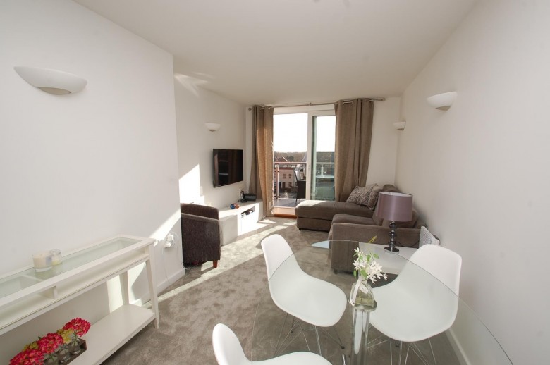 Click the photo for more details of New Road, Brentwood, Essex