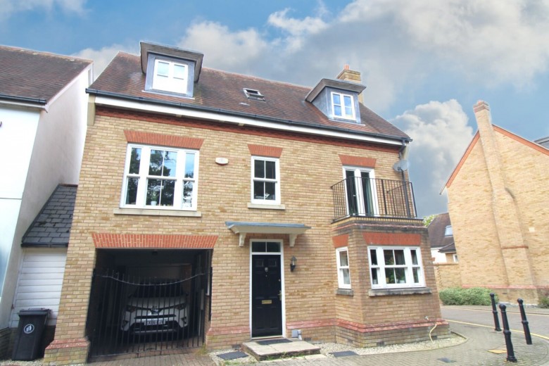 Click the photo for more details of Sawyers Grove, Brentwood, Essex