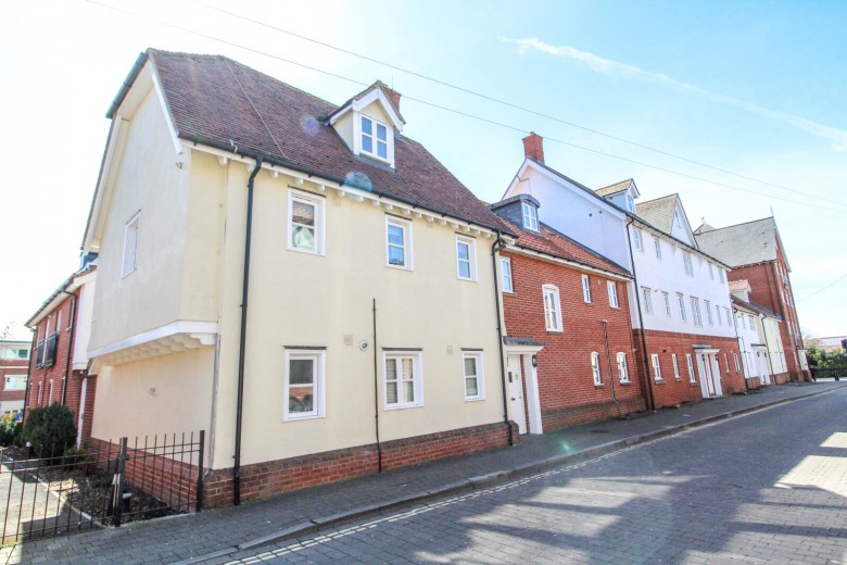 Click the photo for more details of Hart Street, Brentwood
