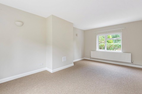 Click the photo for more details of Kingston Road, Leatherhead, Surrey