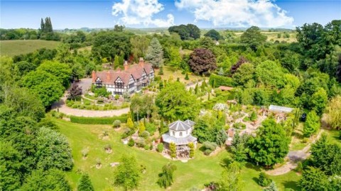 Click the photo for more details of Knighton-on-Teme, Tenbury Wells, Worcestershire