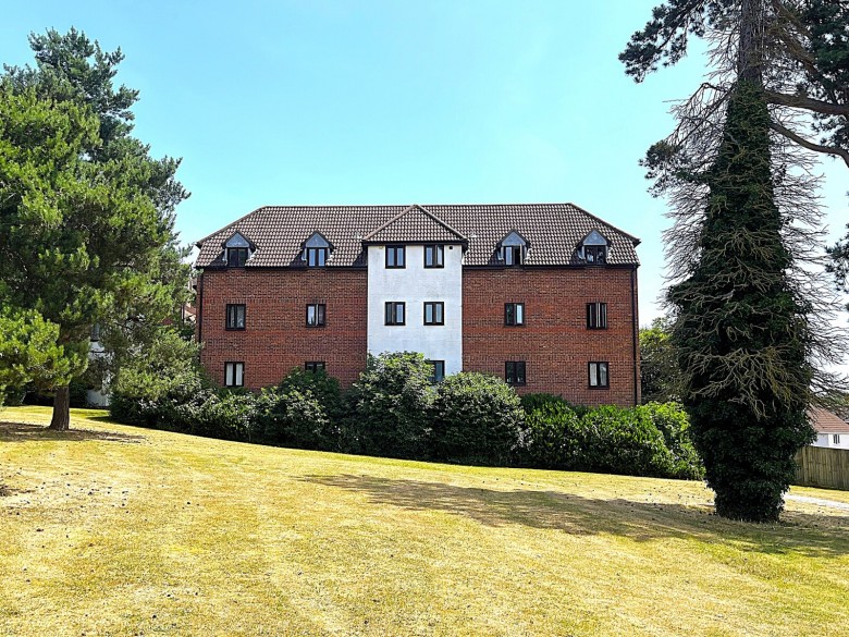 Click the photo for more details of Angle Side, Braintree, Essex