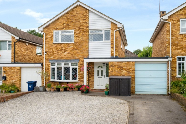 Click the photo for more details of Avenue Road, Cranleigh, GU6