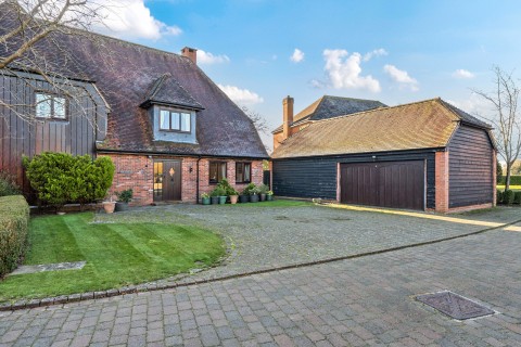 Click the photo for more details of Loxwood Farm Place, Loxwood, West Sussex
