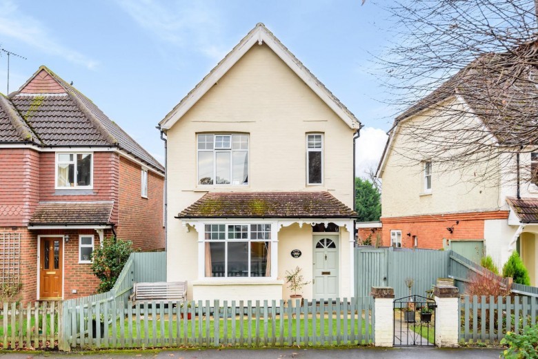 Click the photo for more details of 54 Mead Road, Cranleigh, GU6