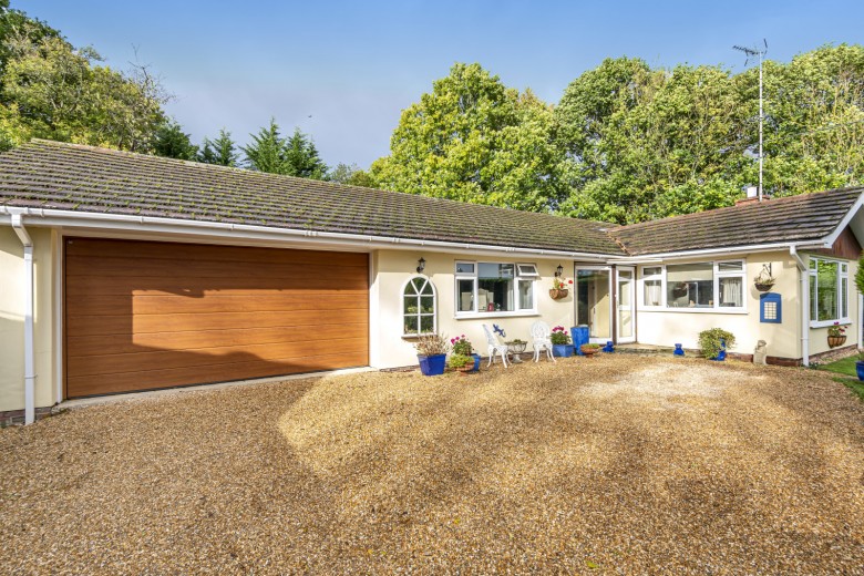 Click the photo for more details of Guildford Road, Loxwood, RH14