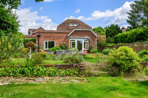 Click the photo for more details of The Common, Dunsfold, GU8