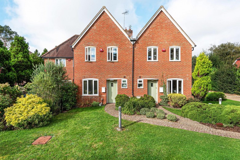 Click the photo for more details of Fernbank Close, Horsham Road, Forest Green, RH5