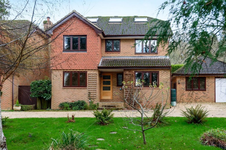 Click the photo for more details of 19 Sylvaways Close, Cranleigh, GU6