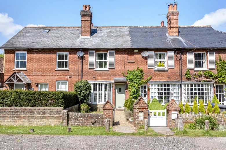 Click the photo for more details of The Green, Dunsfold, GU8