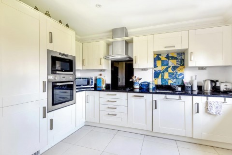 Click the photo for more details of Hesketh Close, Cranleigh, GU6